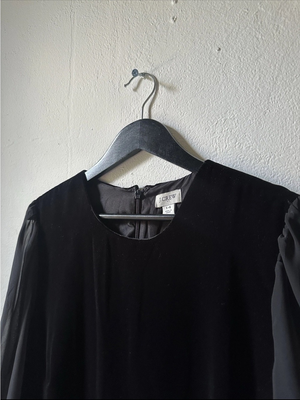 J.Crew Womens Velvet Black Long Sleeve Shift Dress Size 14 Button Cuff Midi - Picture 2 of 6